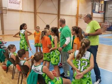 Piešťanskú Diplomat arénu ovládli „zelené“ Šamorínčanky Piešťanskú Diplomat arénu ovládli „zelené“ Šamorínčanky