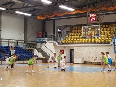 Piešťanskú Diplomat arénu ovládli „zelené“ Šamorínčanky Piešťanskú Diplomat arénu ovládli „zelené“ Šamorínčanky