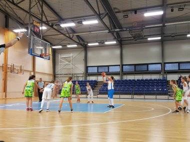 Piešťanskú Diplomat arénu ovládli „zelené“ Šamorínčanky Piešťanskú Diplomat arénu ovládli „zelené“ Šamorínčanky