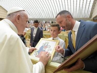 Pápež František požehnal obraz s erbom Šamorína