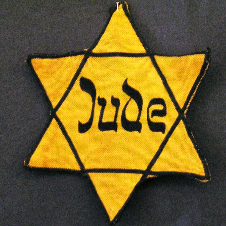 7. časť - 1944 - Dávidova hviezda tvoriaca povinnú súčasť židovského odevu - kópia