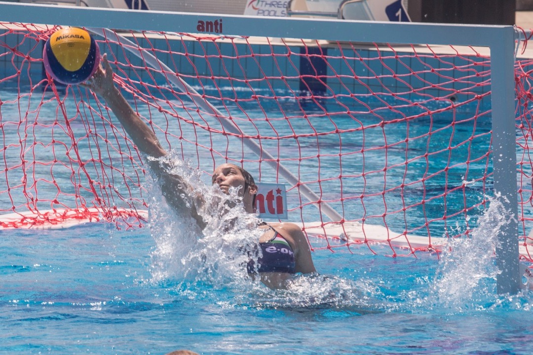 Foto Taketo Baby Hraju Vodne Polo Samorincan