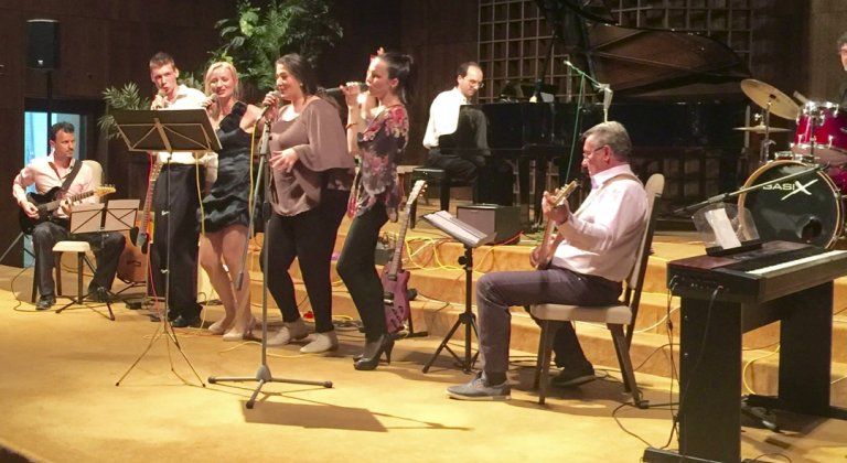 Koncert ZUŠBAND a Samaria Girls and He zdvihol ľudí zo stoličiek