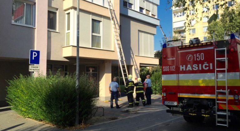 Hasiči zachraňovali dieťa v byte