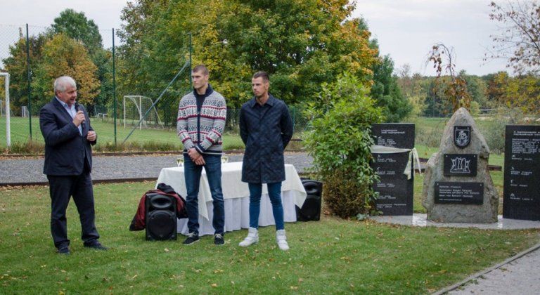 14681960_1180027408746760_167750396651385892_o