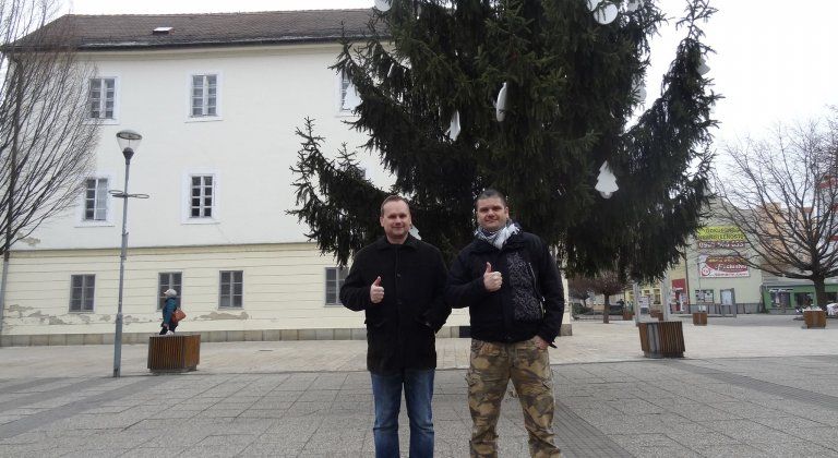 Kellemes ünnepeket és boldog Új Évet kívánunk!