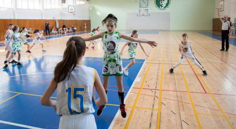 A somorjai fiatal kosaras lányok legyőzték a pőstyénieket