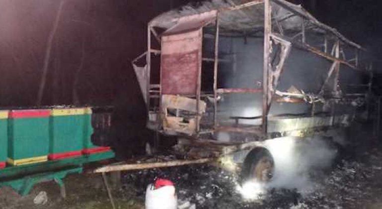 poziar_vcelarskeho_voza