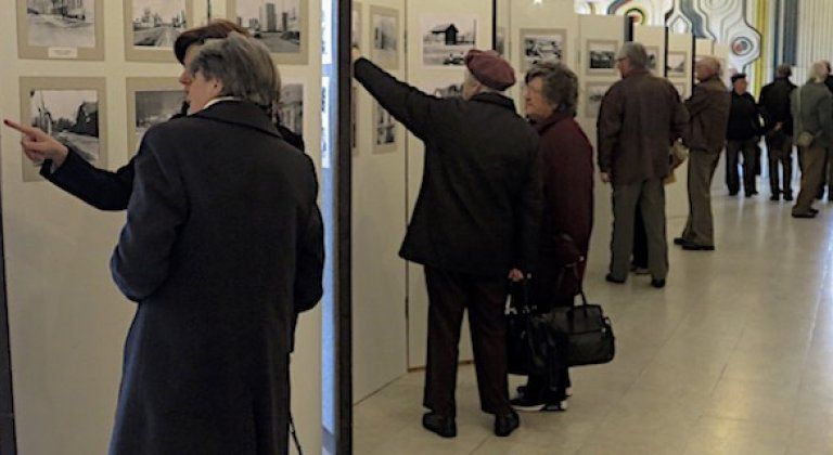 Az első tárlat Az első tárlat