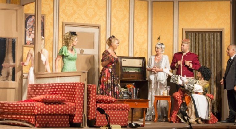 ken_ludwig_botrany_az_operaban_20150727_1423847481