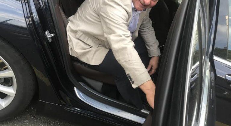 Minister Érsek štartuje kampaň #ideminak, bude voziť ľudí do práce