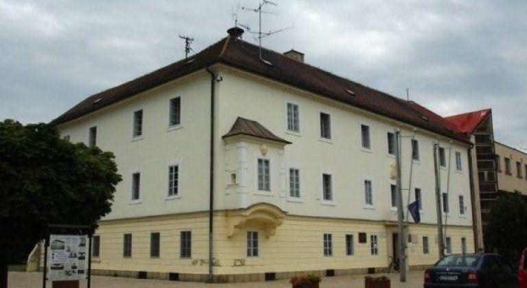 Koronavírus: Mesto zatvorilo kluby dôchodcov, obmedzte návštevu radnice