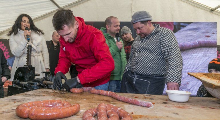 Hodovali sme na tradičnej žitnoostrovskej zabíjačke Kukkonie!