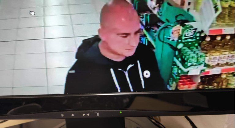 Kým jeden platil, kumpán zas kradol