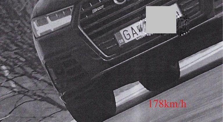 Dopravní policajti home office nemajú a vodič Audi na to doplatil Dopravní policajti home office nemajú a vodič Audi na to doplatil