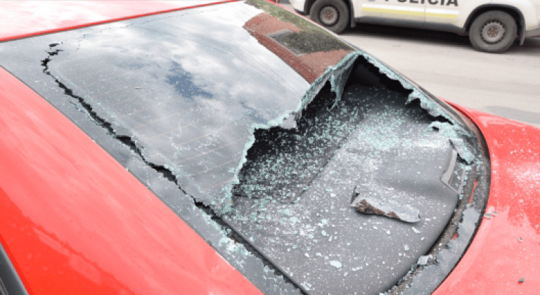 Peniaze vymáhal rýľom a bejzbolkou Peniaze vymáhal rýľom a bejzbolkou