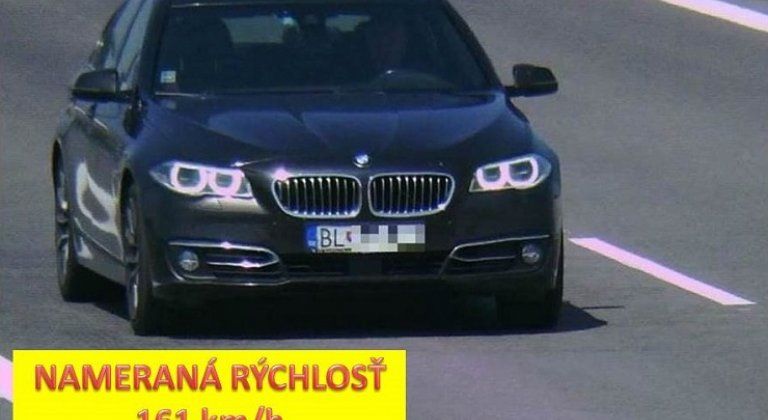 Vozovka sa ešte nezahriala a už tu máme prvé priestupky na novej diaľnici Vozovka sa ešte nezahriala a už tu máme prvé priestupky na novej diaľnici