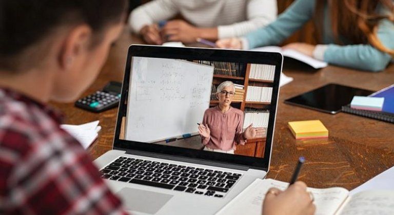 Január 11-től folytatódik a távoktatás Somorja valamennyi iskolájában Január 11-től folytatódik a távoktatás Somorja valamennyi iskolájában
