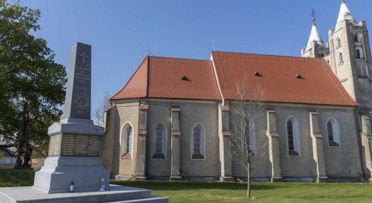 Péter és Pál csallóközi díszes temploma