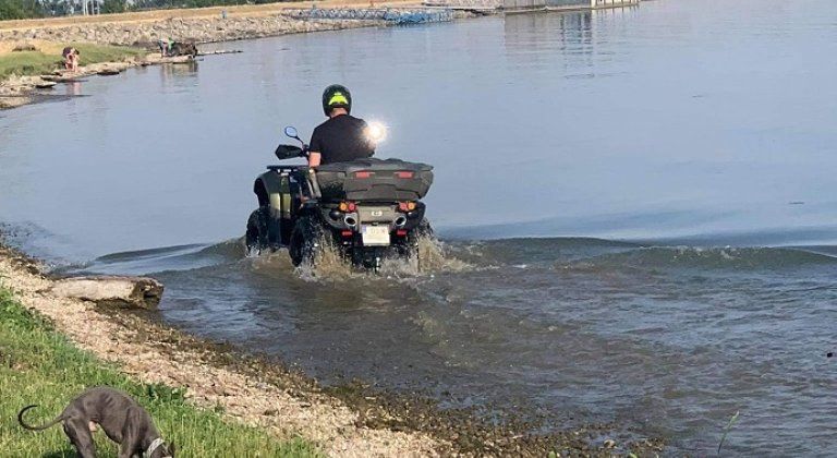 Umýval si štvorkolku v Dunaji. Riešia ho už policajti zo Šamorína Umýval si štvorkolku v Dunaji. Riešia ho už policajti zo Šamorína