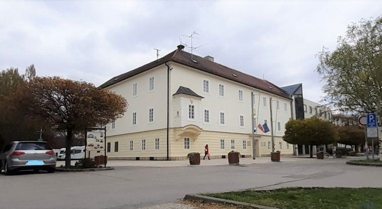 Pozvánka na dnešné mimoriadne zasadnutie mestského zastupiteľstva Pozvánka na dnešné mimoriadne zasadnutie mestského zastupiteľstva