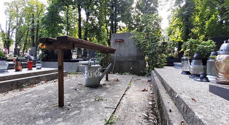 Area odstráni náradie a iné predmety ponechané na území cintorína Area odstráni náradie a iné predmety ponechané na území cintorína