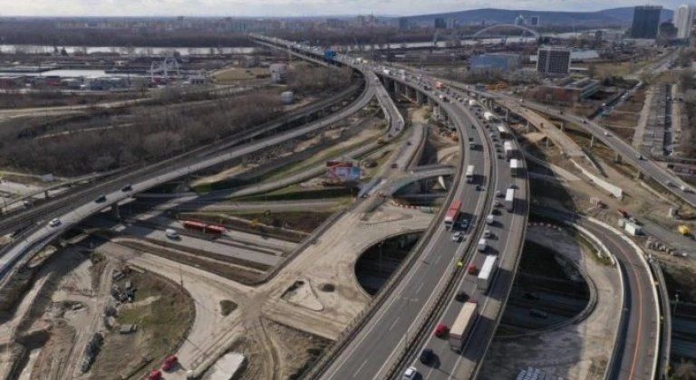 Práce na zvyšných úsekoch D4 a R7 sú dokončené, čaká sa ešte na potvrdenie ministerstva Práce na zvyšných úsekoch D4 a R7 sú dokončené, čaká sa ešte na potvrdenie ministerstva