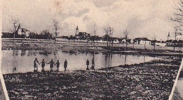 Čriepky z histórie mesta: Letá v starom Šamoríne 9. časť