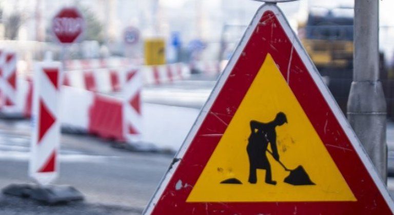 Pri ceste z/do Bratislavy sa pripravte na čakanie. Opravujú ulicu Svornosti