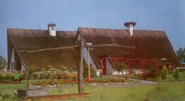 Čriepky z histórie mesta: Letá v starom Šamoríne 17. časť