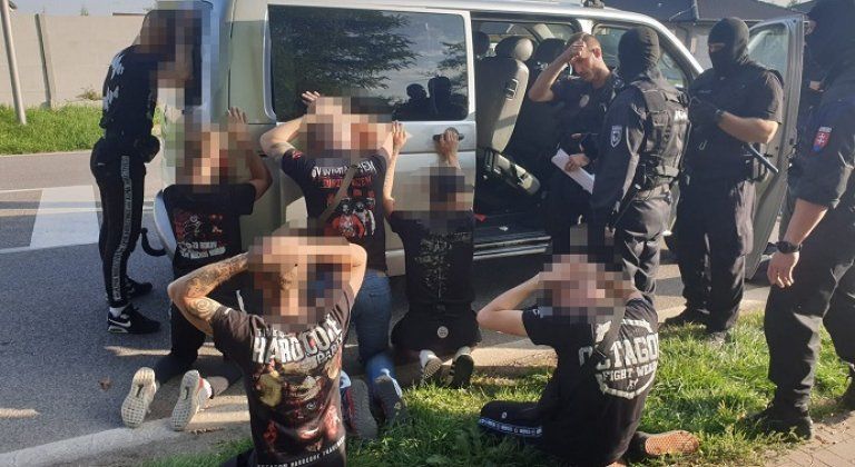 Kvôli dvom šálom, futbalovej trofeji, čelia obvineniam Kvôli dvom šálom, futbalovej trofeji, čelia obvineniam