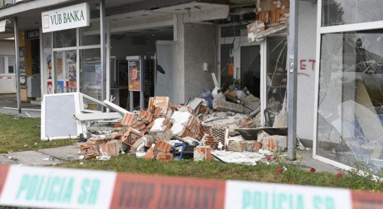 Výbuch bankomatu v Dunajskej Strede Výbuch bankomatu v Dunajskej Strede