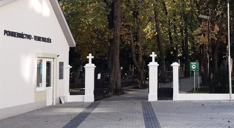 POZOR! Od pondelka sa mení otváracia doba mestského cintorína