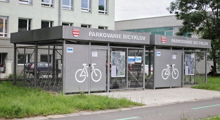 Školy môžu žiadať o prístrešky na bicykle. Ministerstvo dopravy spúšťa dotáciu za 750-tisíc eur Školy môžu žiadať o prístrešky na bicykle. Ministerstvo dopravy spúšťa dotáciu za 750-tisíc eur