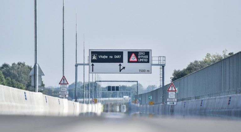A hétvégén megnyitják a D4/R7 újabb szakaszait