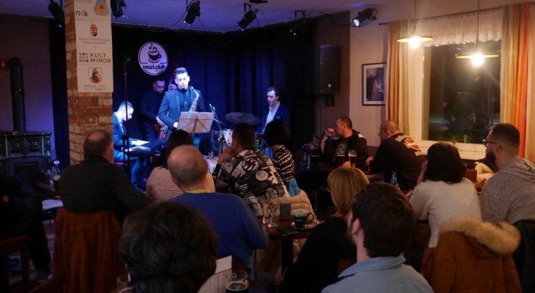 Čriepky z histórie mesta: Letá v starom Šamoríne 21. časť