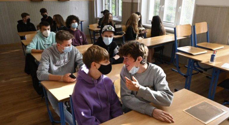 Povinnosť nosiť rúško sa ruší od pondelka pre žiakov ZŠ Povinnosť nosiť rúško sa ruší od pondelka pre žiakov ZŠ