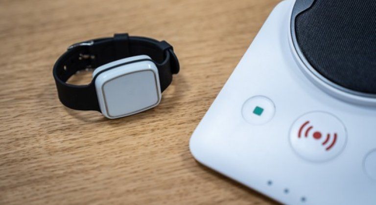 Samospráva TTSK ponúka službu domáceho tiesňového volania už rok Samospráva TTSK ponúka službu domáceho tiesňového volania už rok