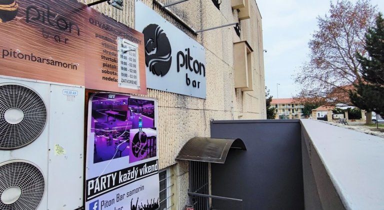 Piton bar v decembri končí