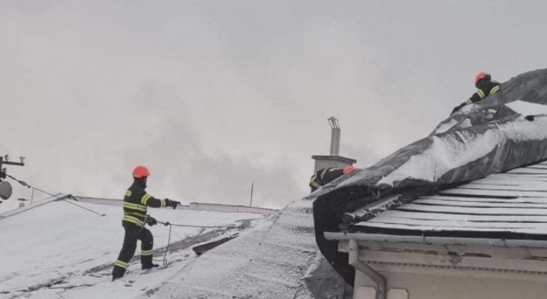 Hasiči Trnavského kraja mali z dôvodu vetra 69 výjazdov Hasiči Trnavského kraja mali z dôvodu vetra 69 výjazdov