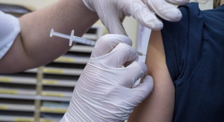 Veľkokapacitné očkovacie centrá Trnavského kraja na víkend neotvoria