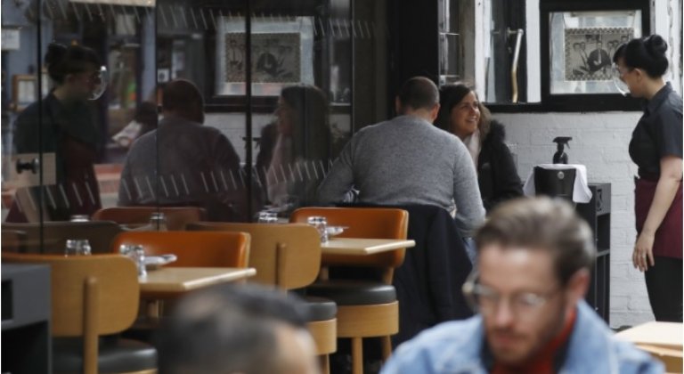 Prevádzky maloobchodu od dnes fungujú v režime základ