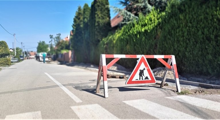 Vo viacerých častiach mesta prebieha rekonštrukcia ciest, výstavba chodníka