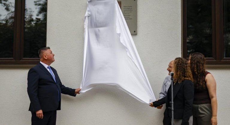 Šamorín si uctil Dr. Jenőa Wolfa. Pamätnú tabuľu odhalili aj za účasti jeho rodiny