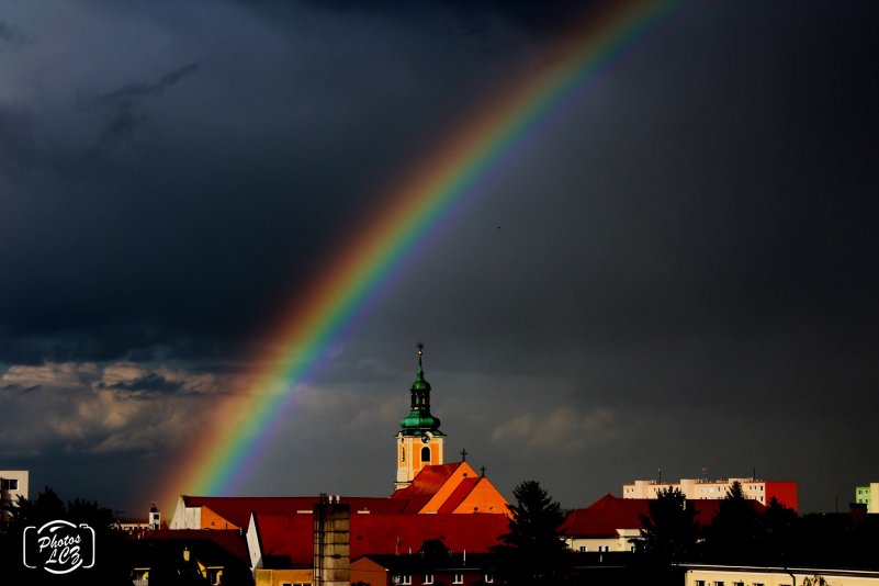 Olvasóink fényképei: Szivárvány Somorja felett Olvasóink fényképei: Szivárvány Somorja felett
