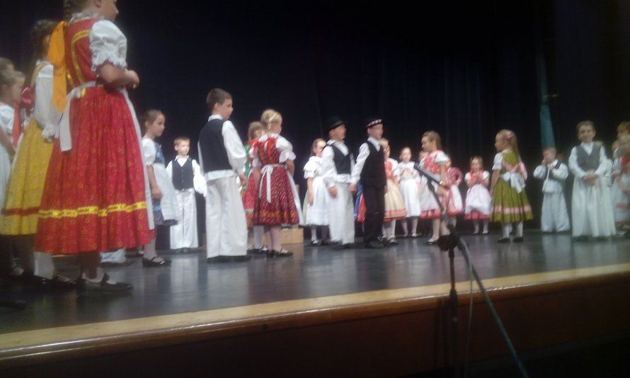 Csali Gyermek Néptáncegyüttes és a Csali Zenekar „Ládafia” c. műsora a VMK-ban