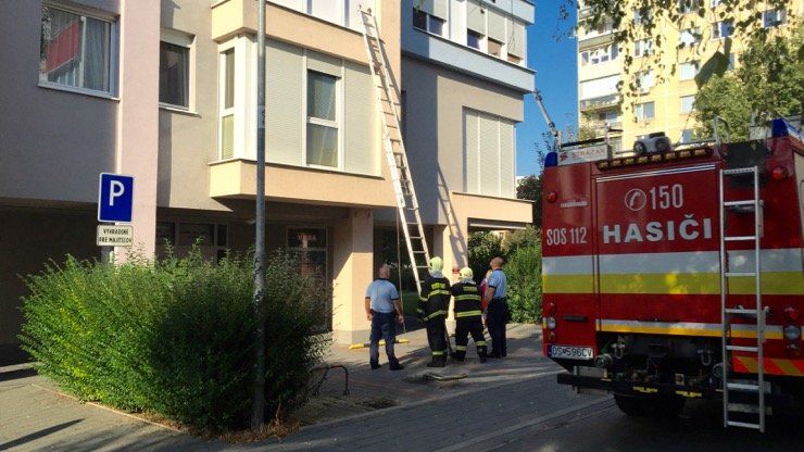 Hasiči zachraňovali dieťa v byte