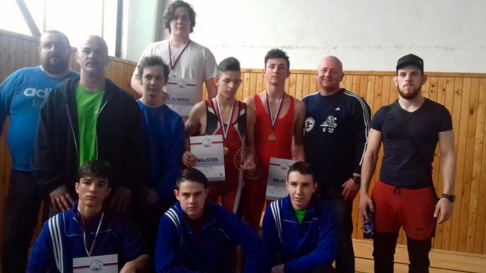 Štyria medailisti z Majstrovstiev Slovenska kadetov v zápasení
