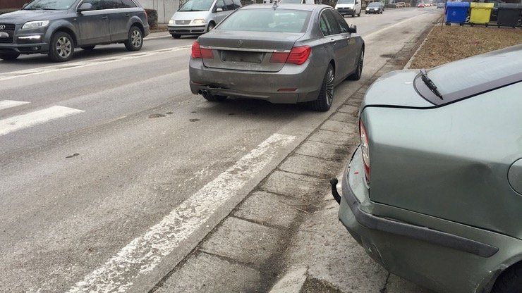 Nehoda troch áut na Bratislavskej