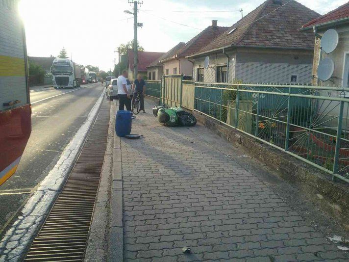Motorkár nezvládol zákrutu, narazil do stĺpa